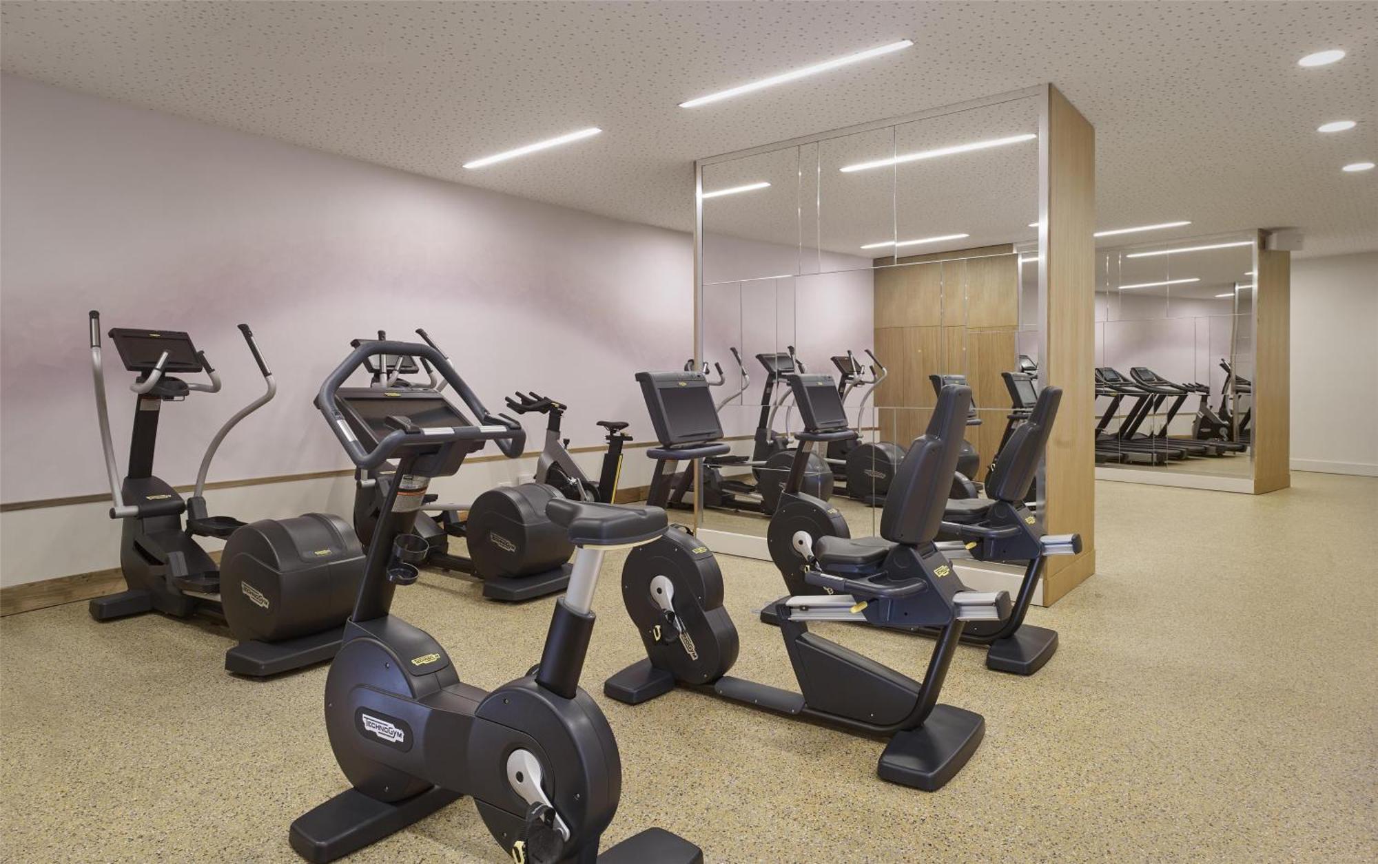 Hyatt Regency Etoile Hotel