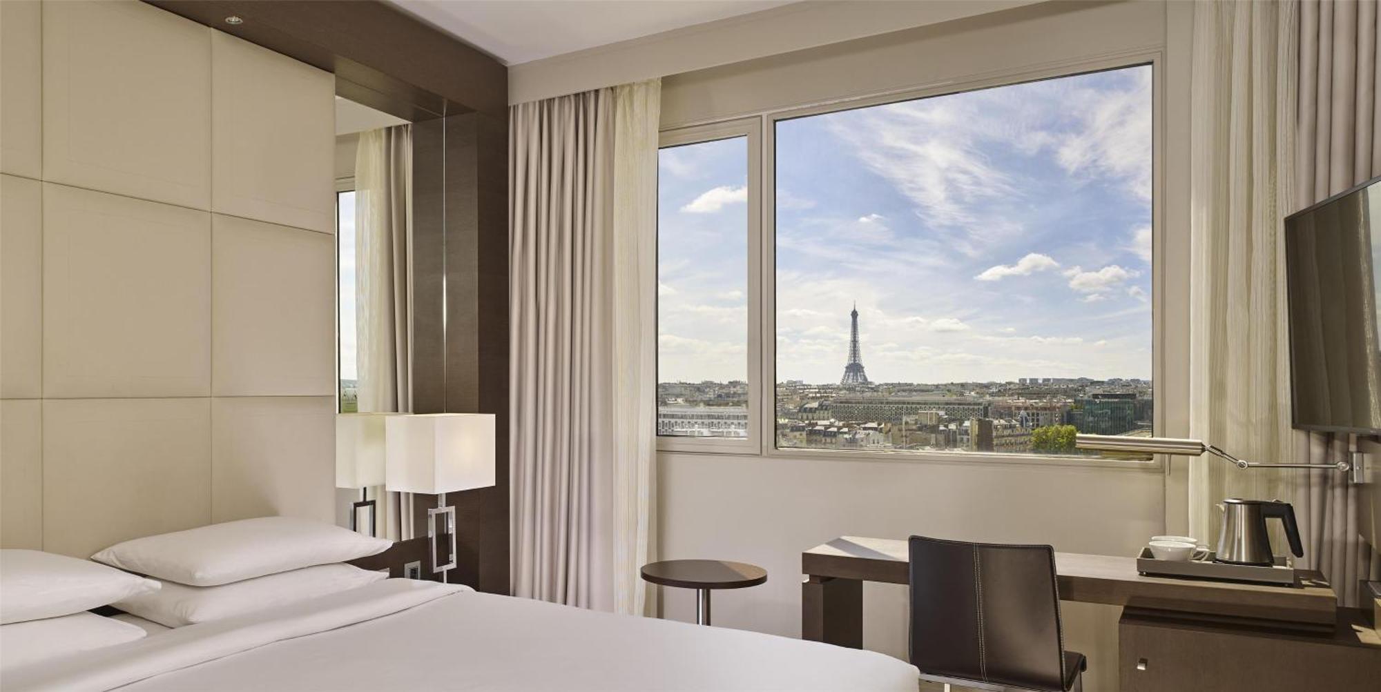 Hyatt Regency Etoile Hotel 4*