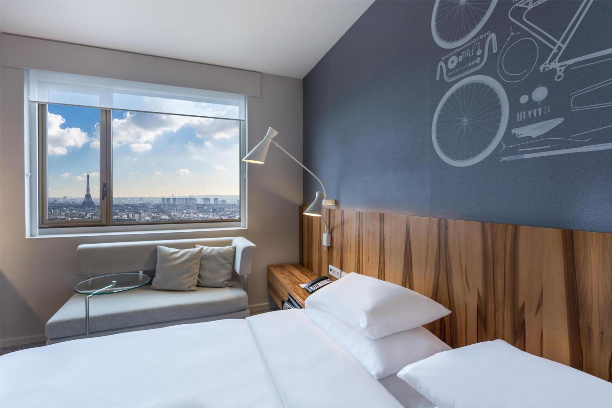 Hyatt Regency Etoile Hotel 4*