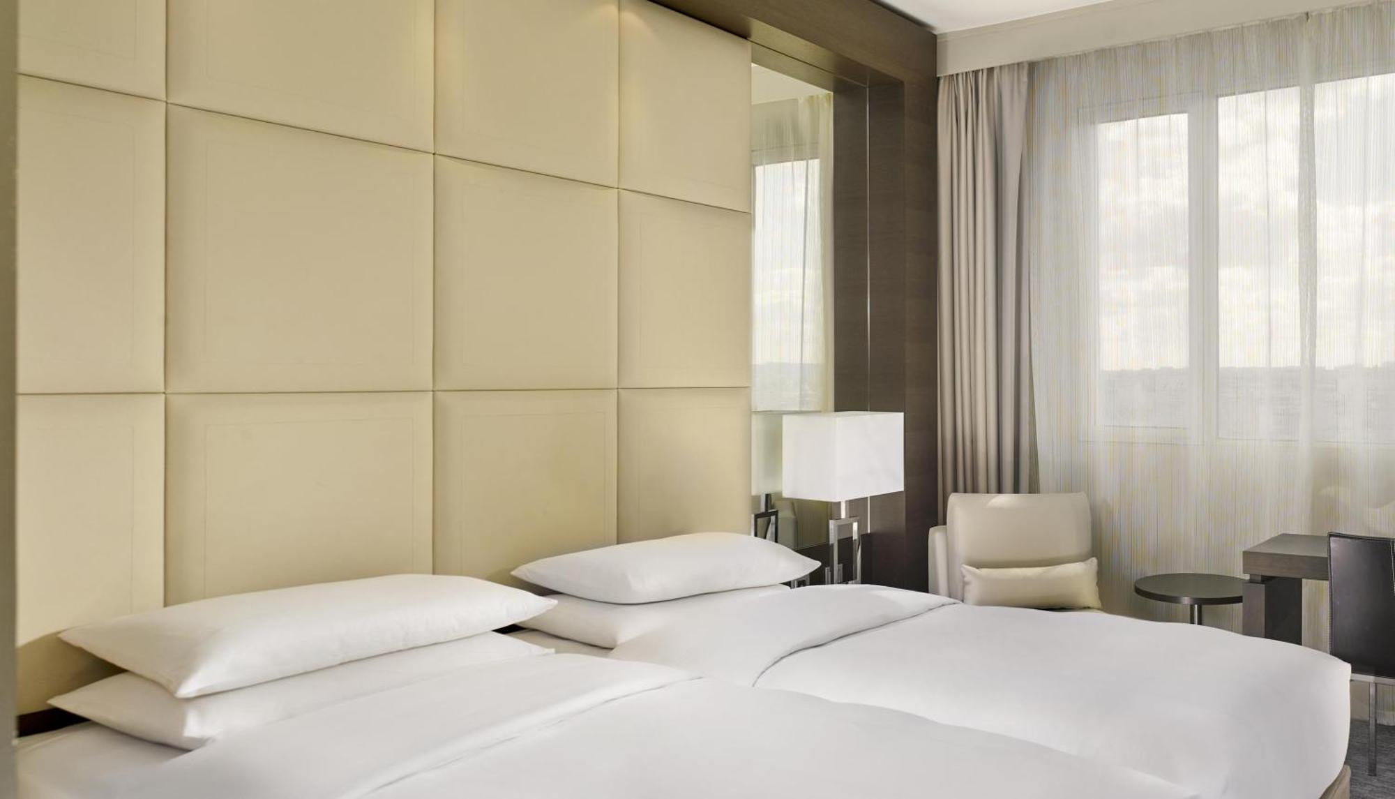 Hyatt Regency Etoile Paris