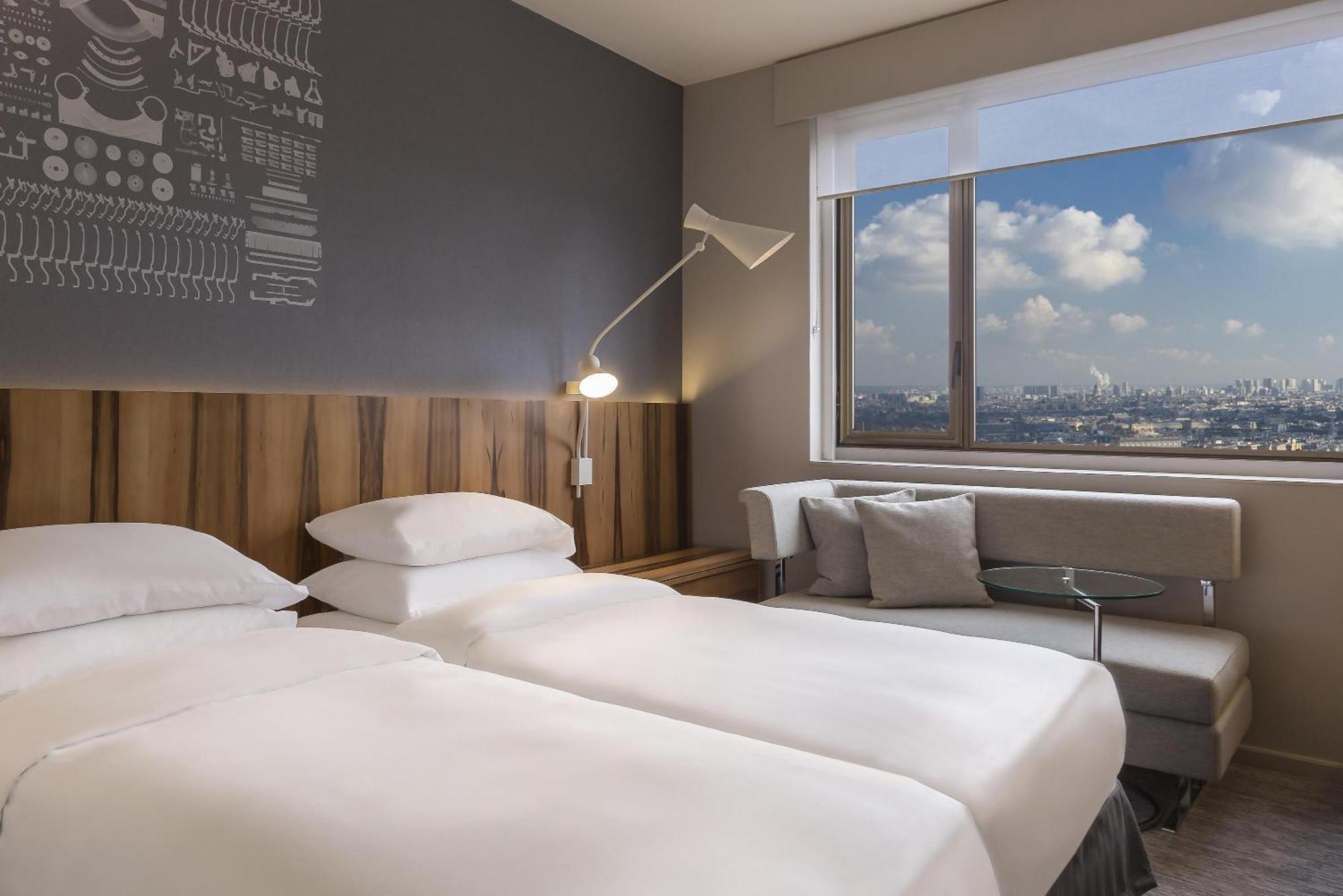 Hyatt Regency Etoile Hotel 4*