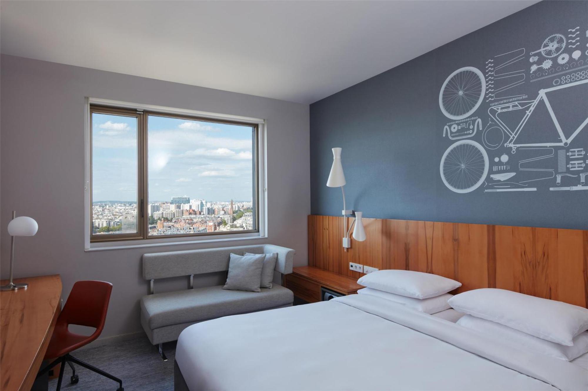 Hyatt Regency Etoile Hotel 4*