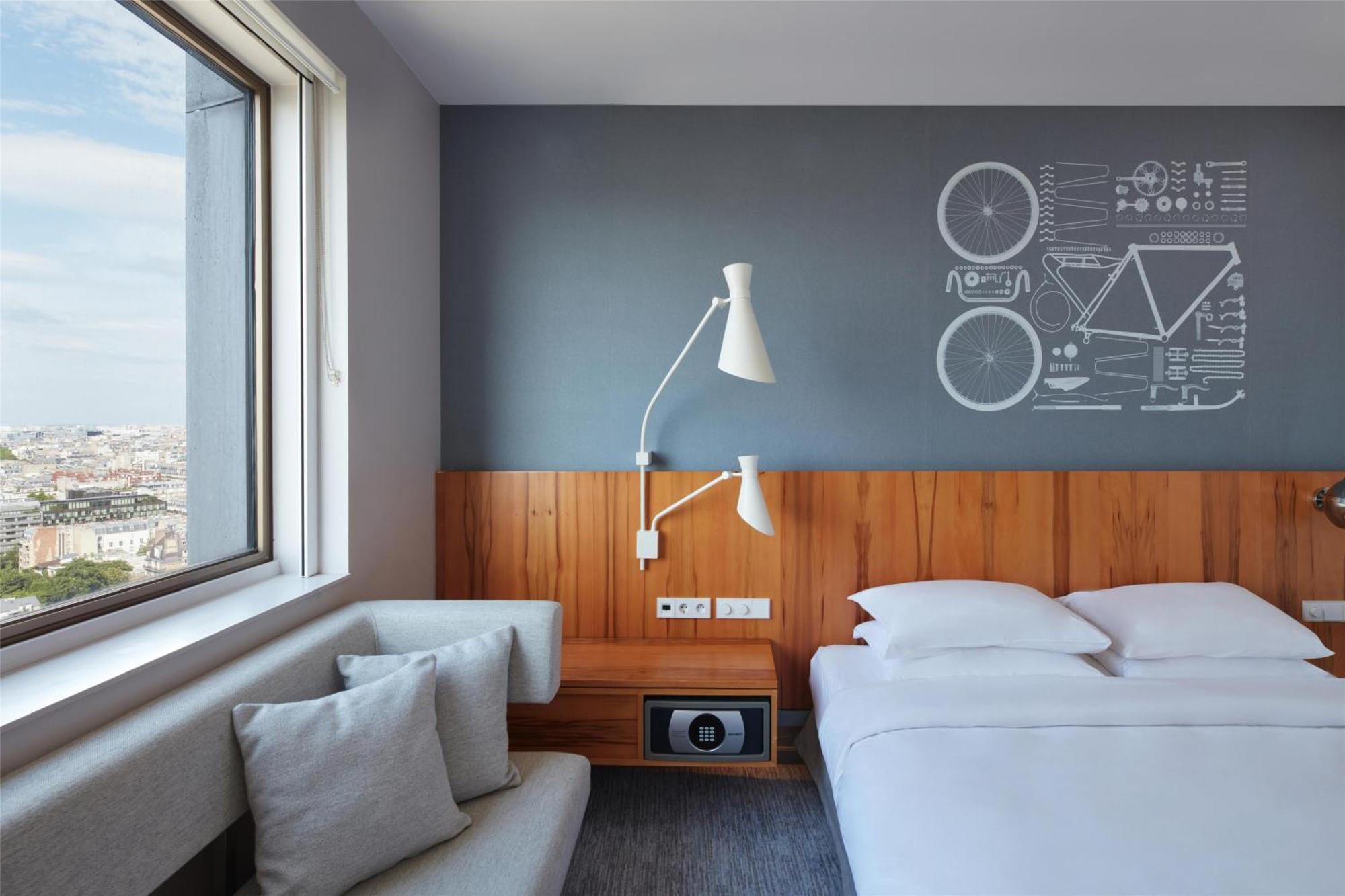 Hyatt Regency Etoile 4*