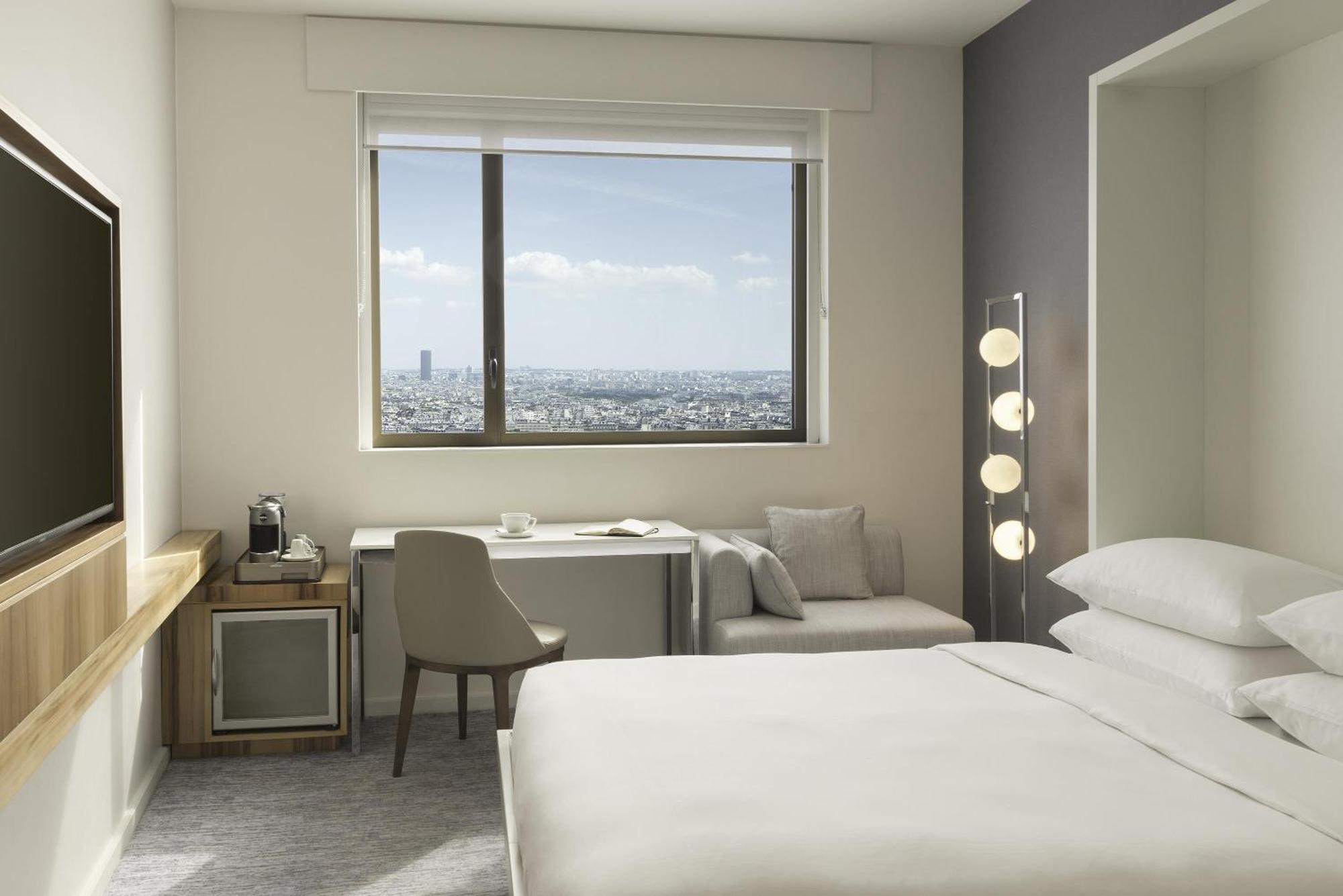 Hyatt Regency Etoile Hotel 4*