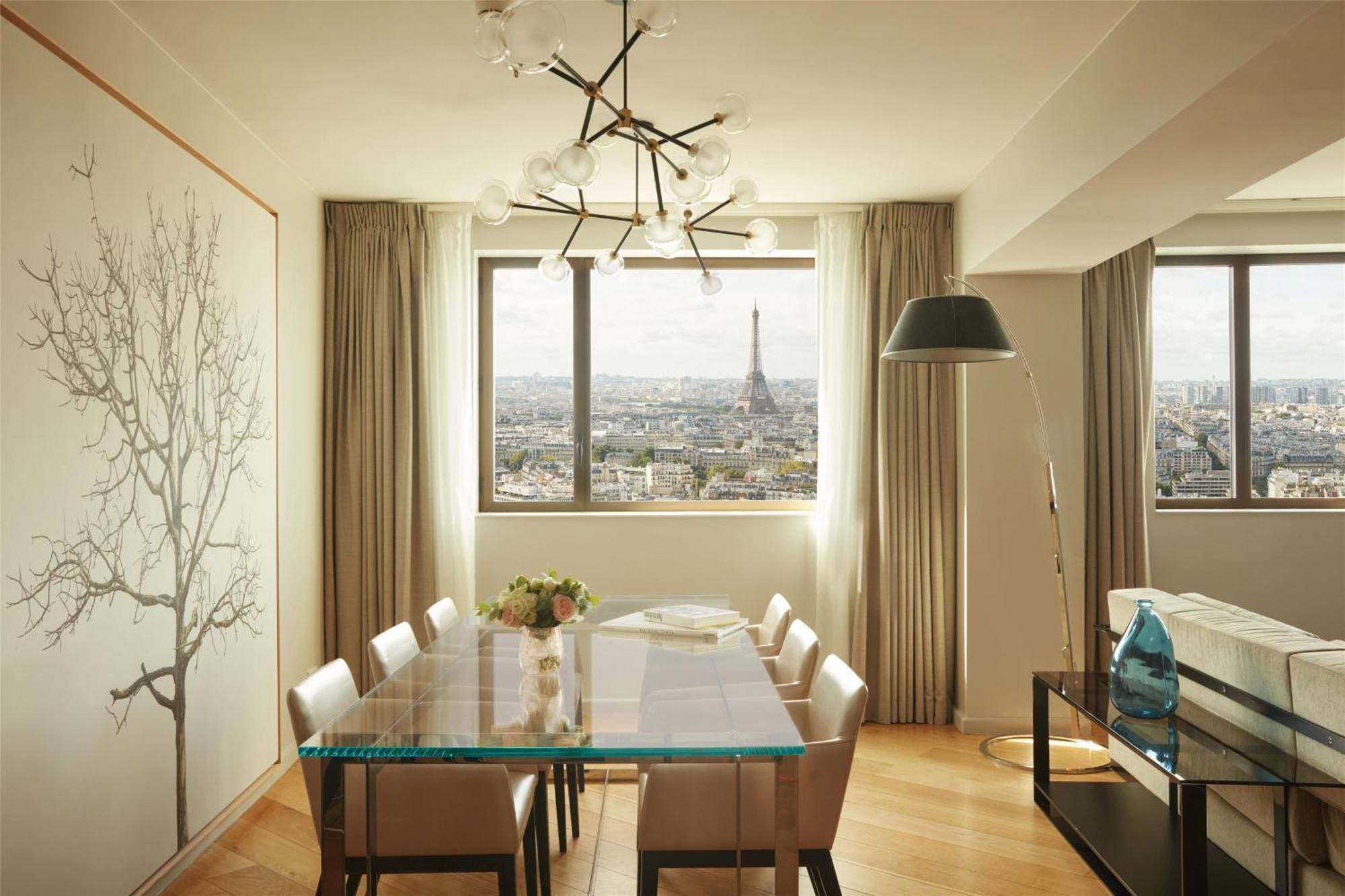 Hyatt Regency Etoile Hotel 4*