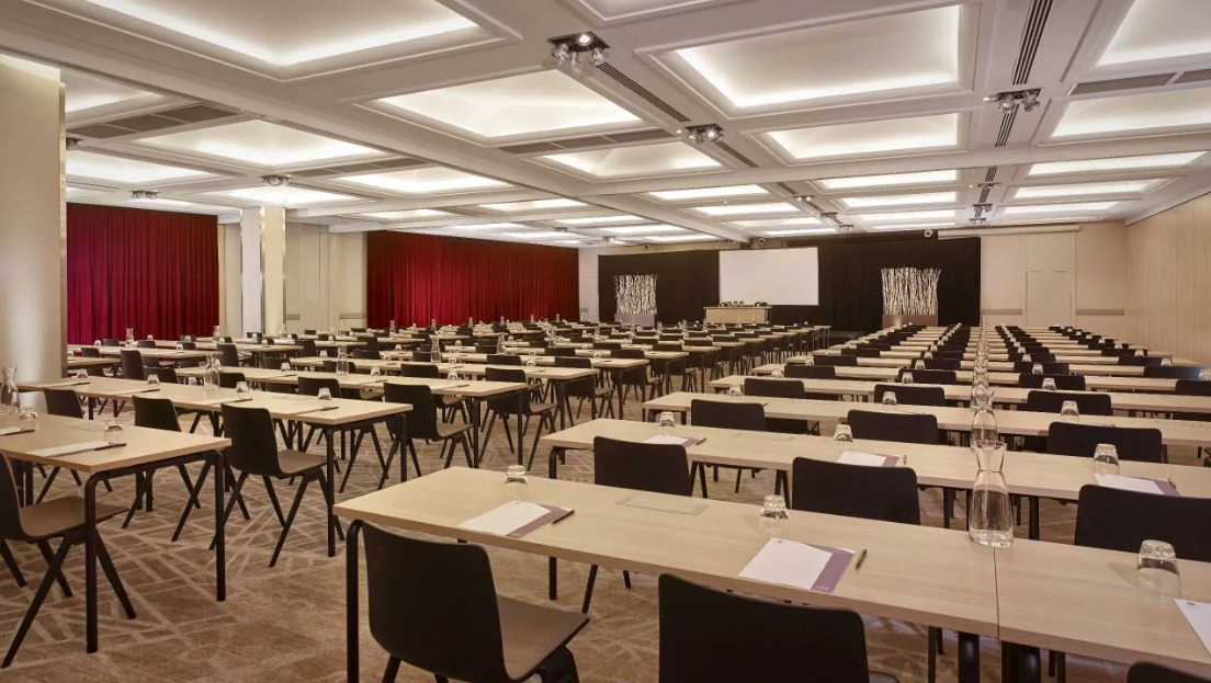 Hyatt Regency Etoile 4*