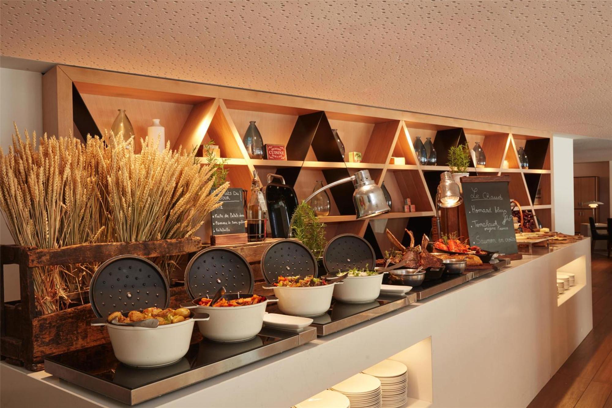 Hyatt Regency Etoile Hotel