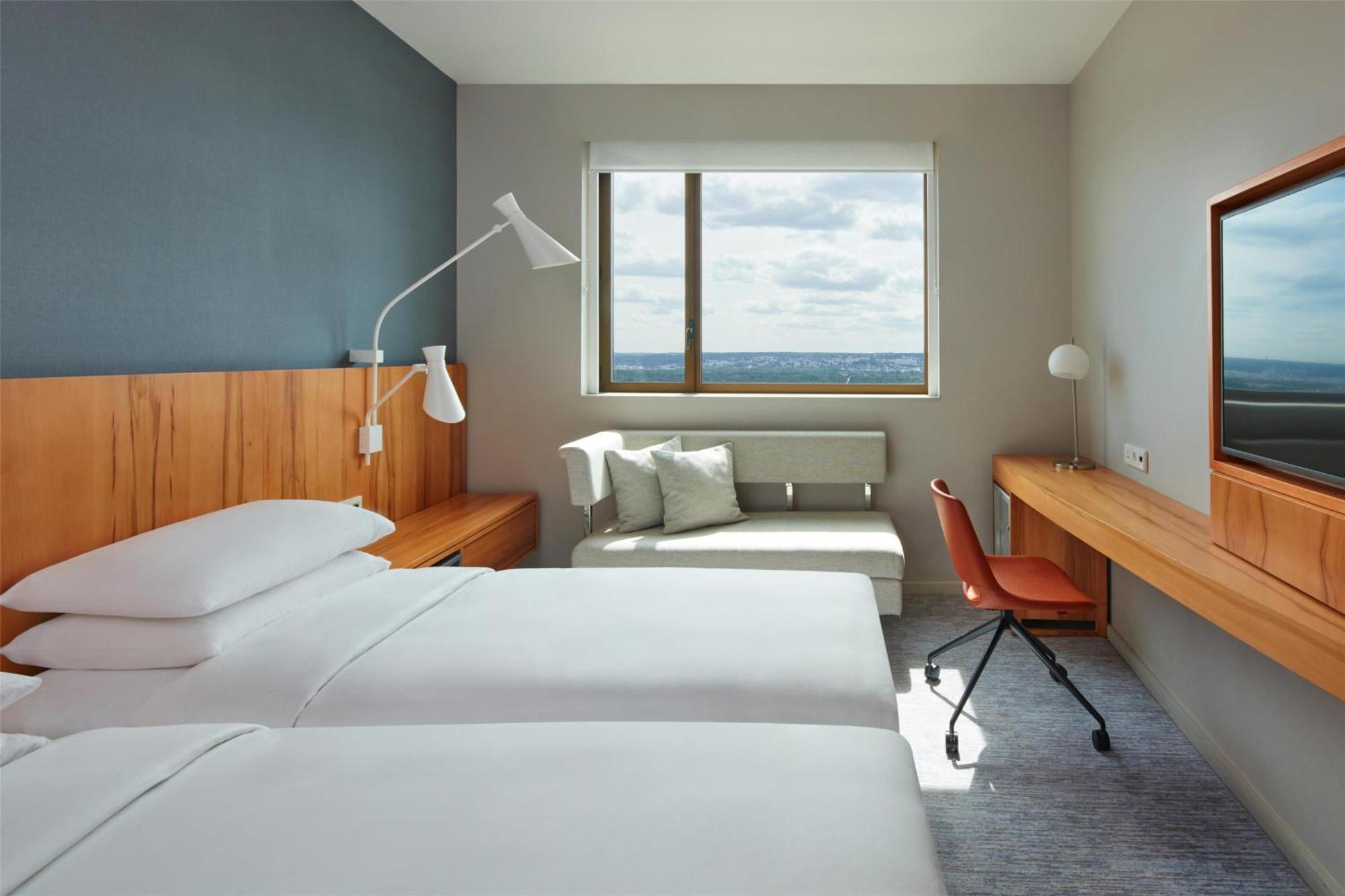 Hyatt Regency Etoile Hotel 4*