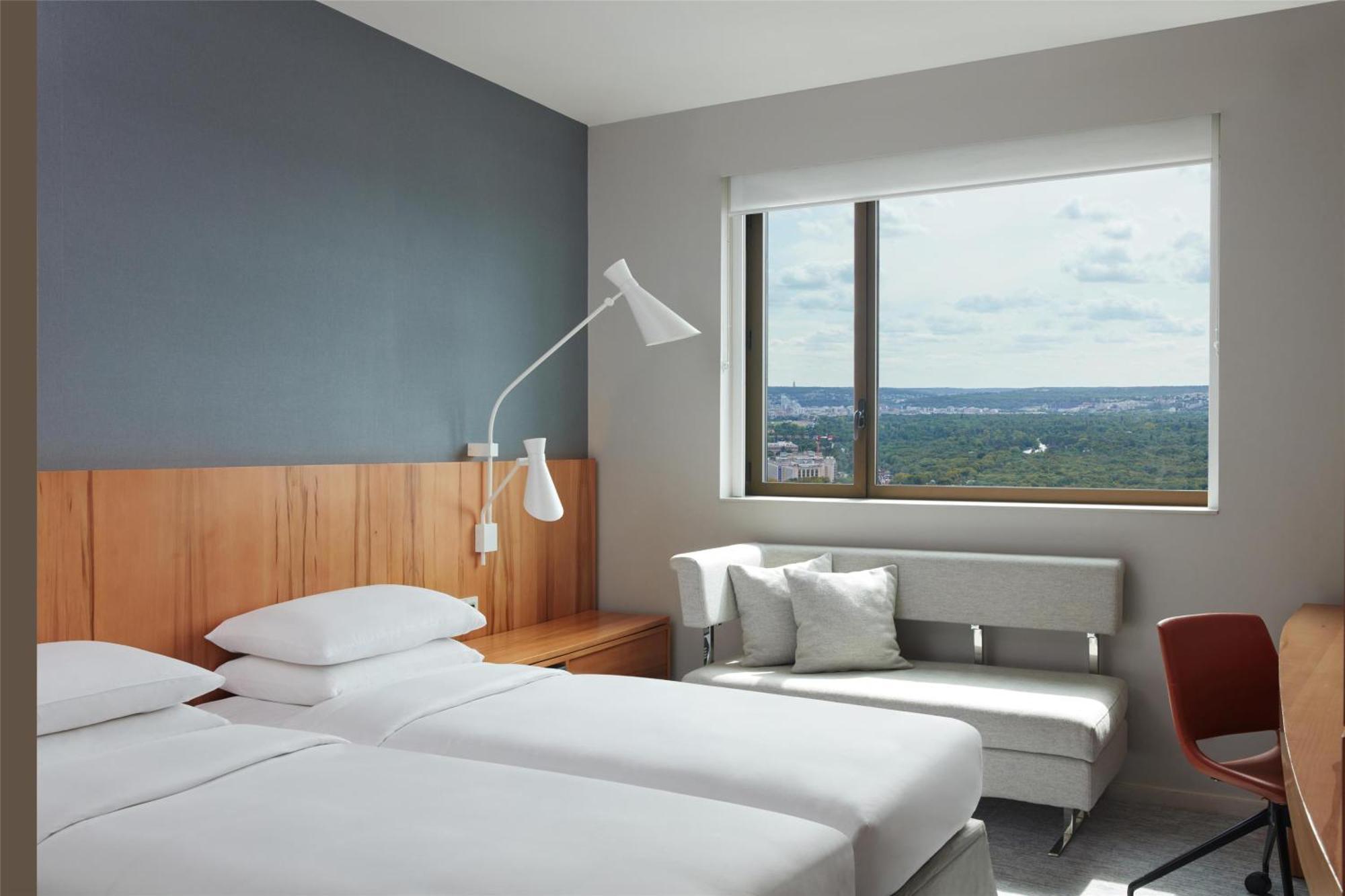 Hyatt Regency Etoile 4*