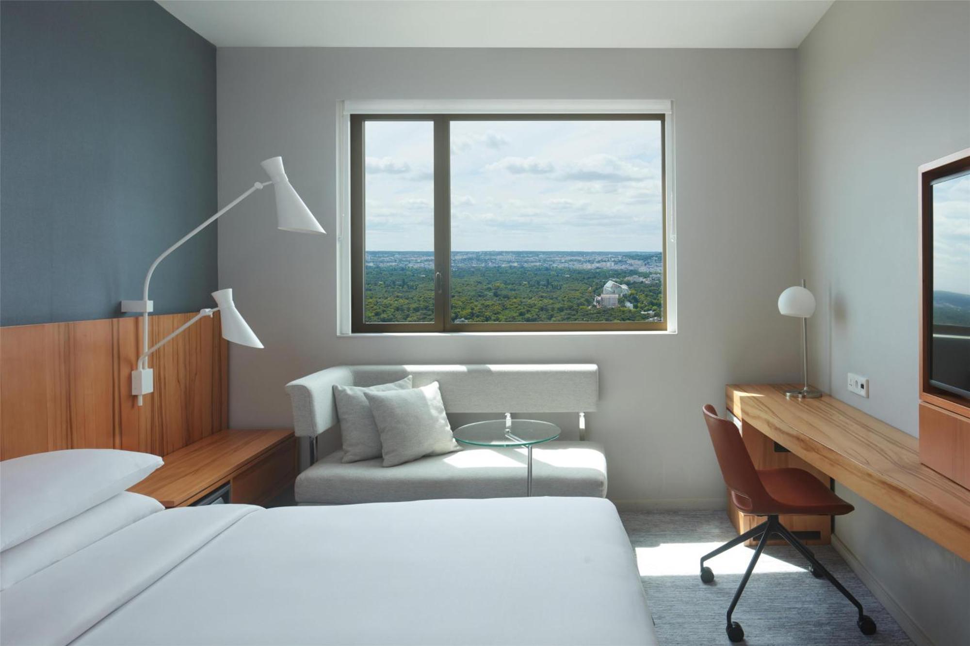 Hotel Hyatt Regency Etoile 4*