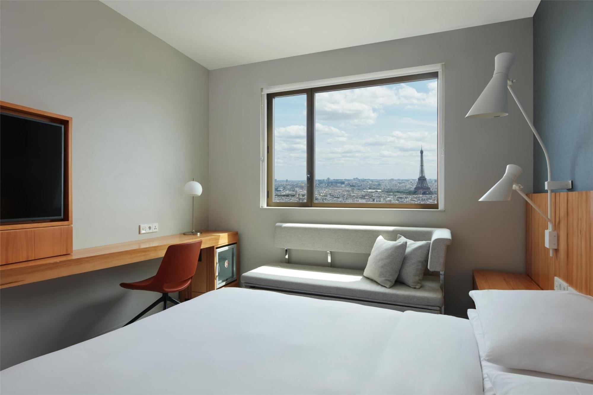 Hyatt Regency Etoile 4*