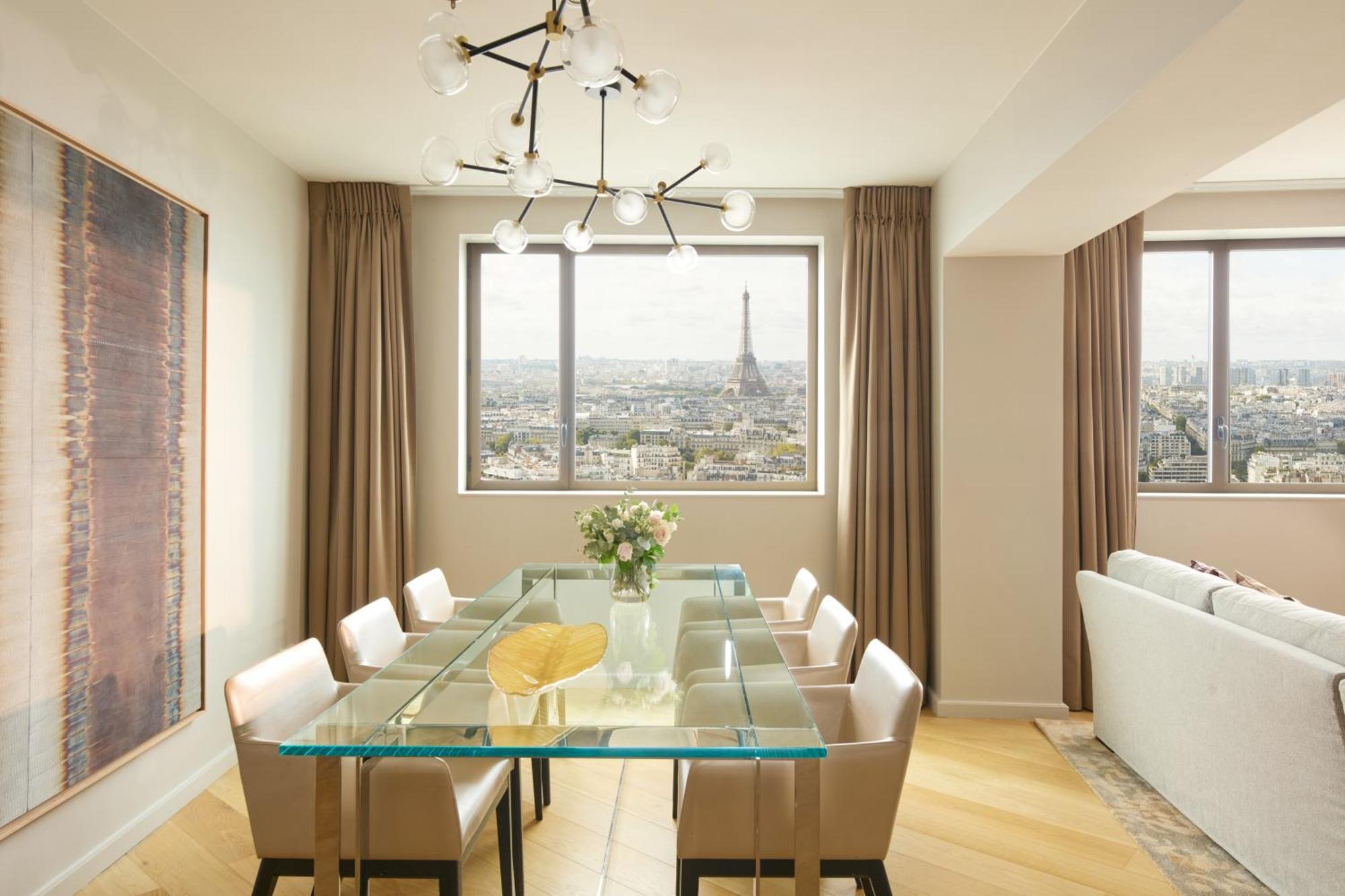 Hyatt Regency Etoile 4*