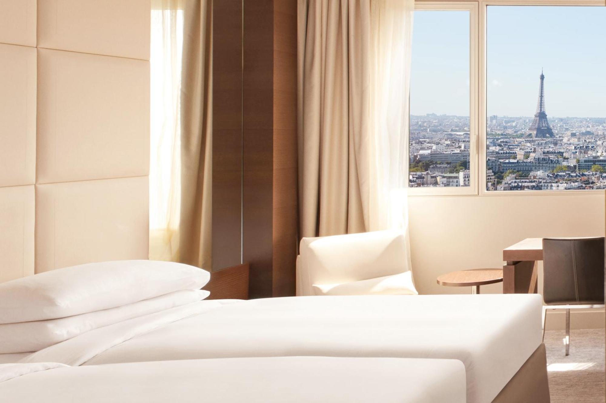 Hyatt Regency Etoile 4*